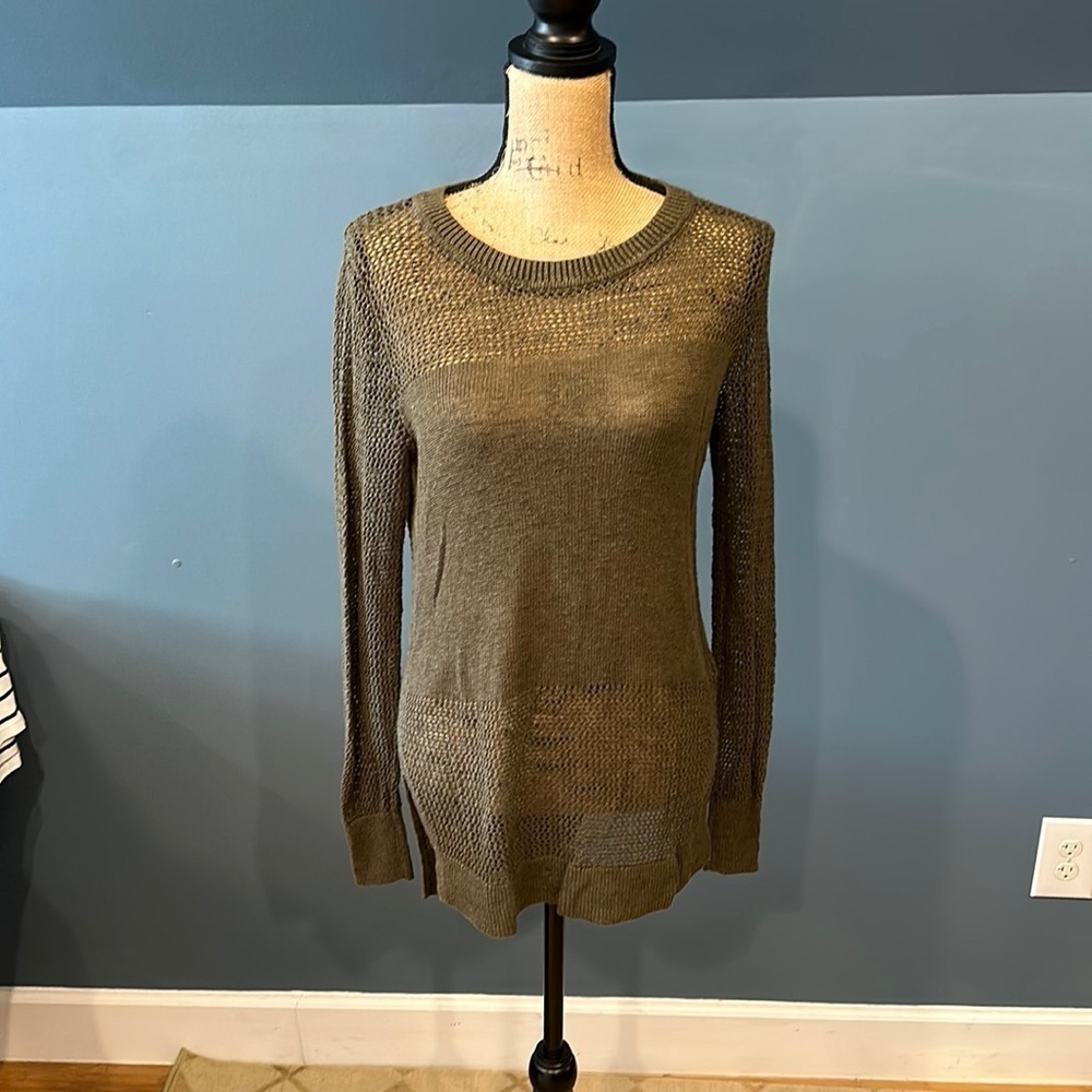 Banana Republic lightweight sweater size medium women’s
